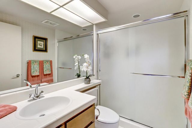 25 River Bluff Ln, Carmichael, CA 95608