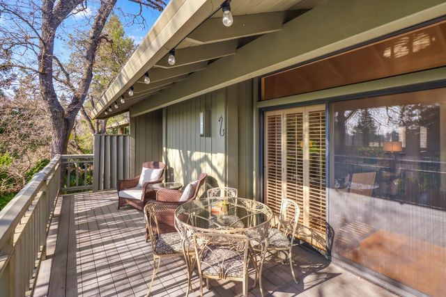 25 River Bluff Ln, Carmichael, CA 95608