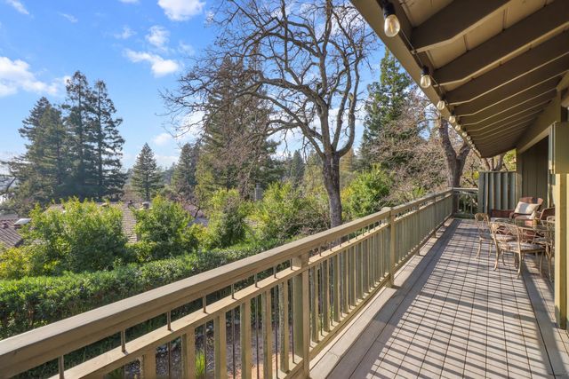 25 River Bluff Ln, Carmichael, CA 95608