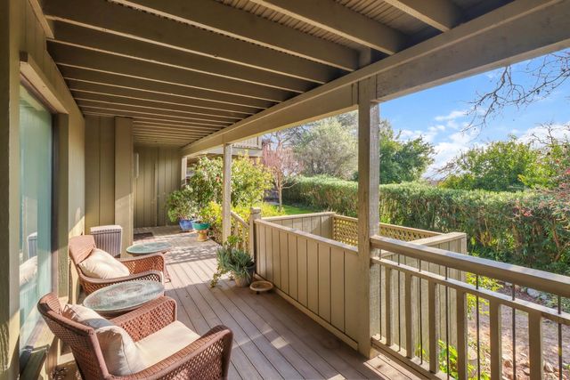 25 River Bluff Ln, Carmichael, CA 95608