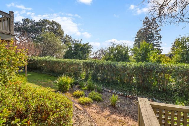 25 River Bluff Ln, Carmichael, CA 95608