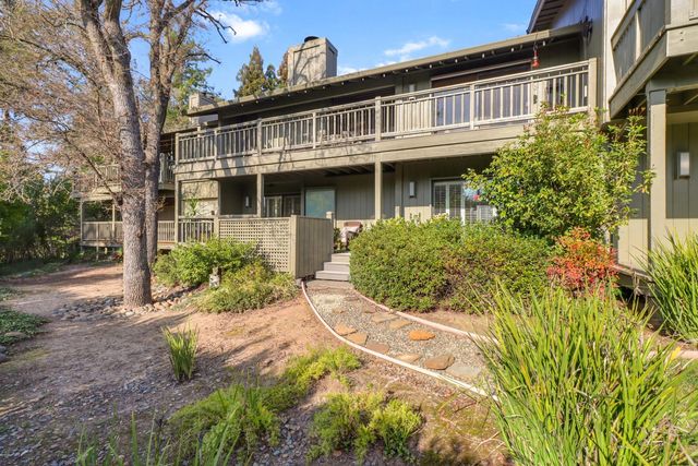 25 River Bluff Ln, Carmichael, CA 95608
