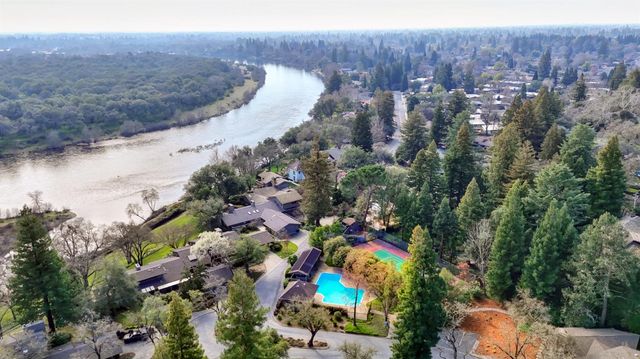 25 River Bluff Ln, Carmichael, CA 95608