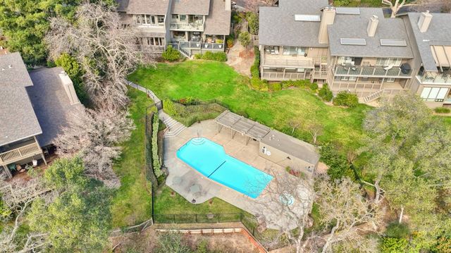 25 River Bluff Ln, Carmichael, CA 95608