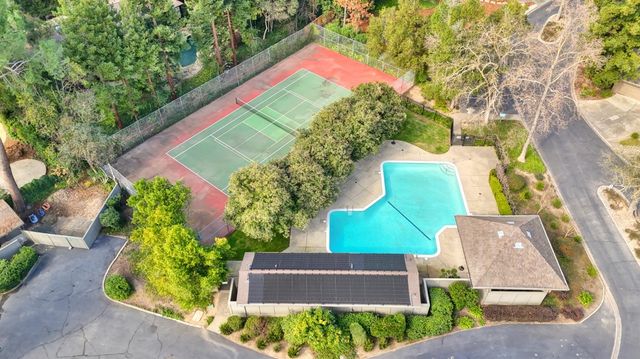 25 River Bluff Ln, Carmichael, CA 95608