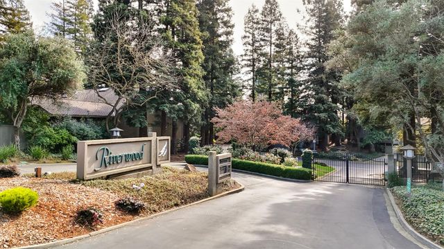 25 River Bluff Ln, Carmichael, CA 95608