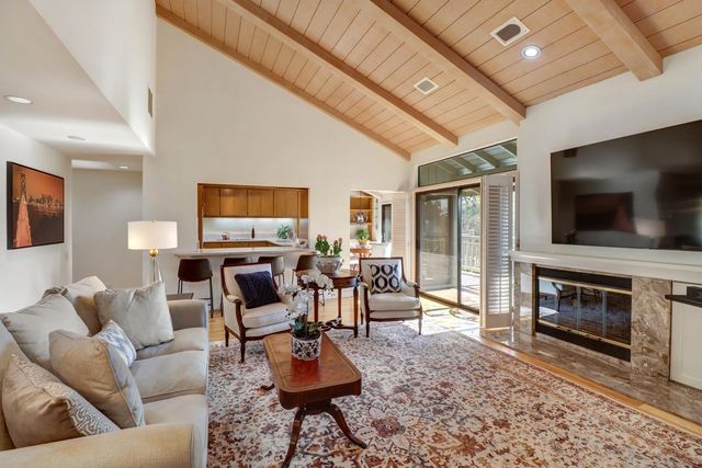 25 River Bluff Ln, Carmichael, CA 95608