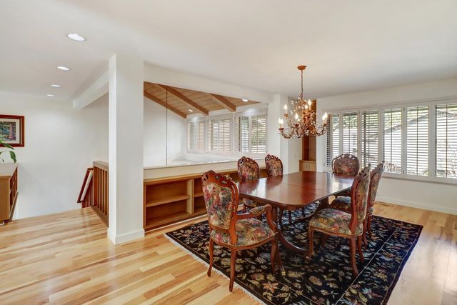 25 River Bluff Ln, Carmichael, CA 95608