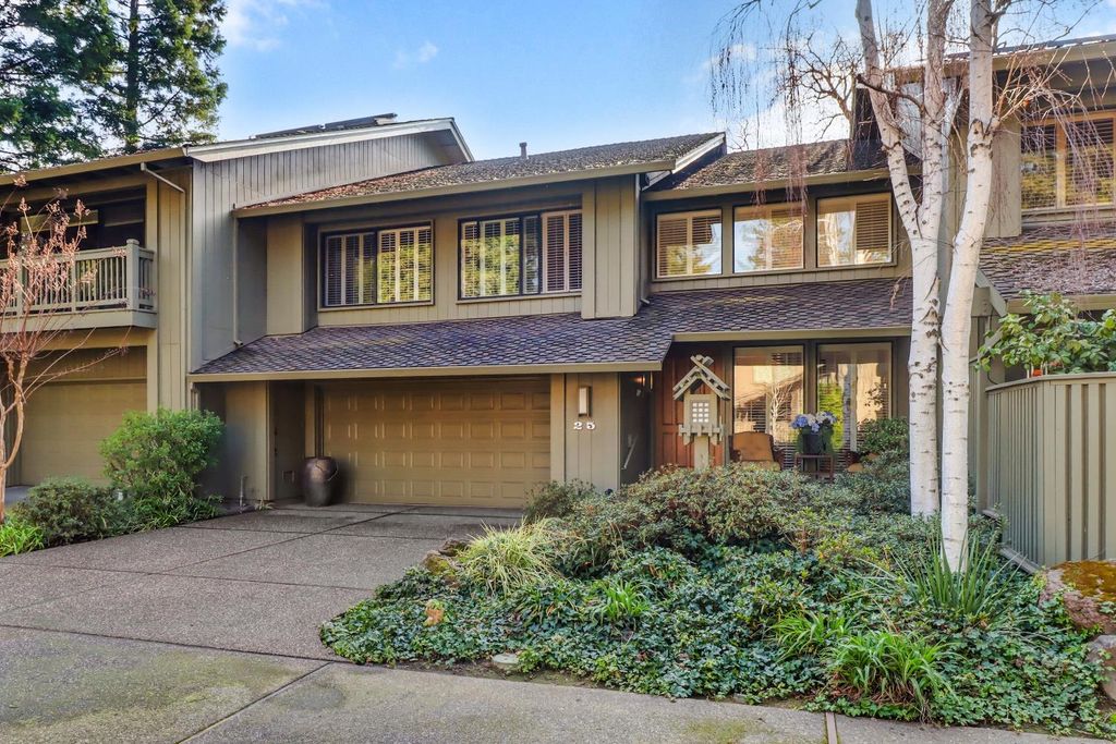25 River Bluff Ln, Carmichael, CA 95608