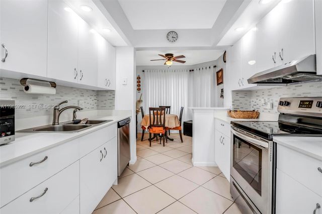 12800 SW 7th Ct 311G, Pembroke Pines, FL 33027