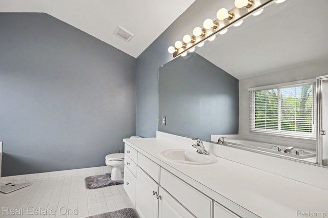 737 Woodfield Way, Rochester Hills, MI 48307