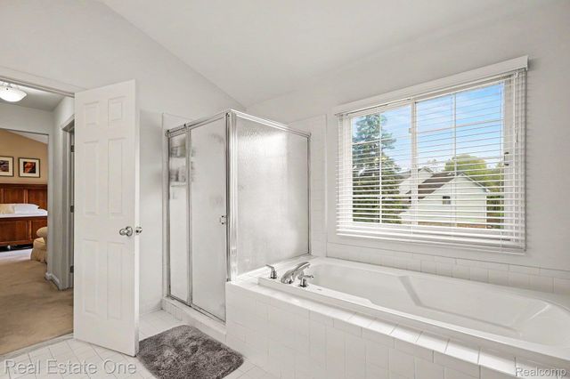 737 Woodfield Way, Rochester Hills, MI 48307