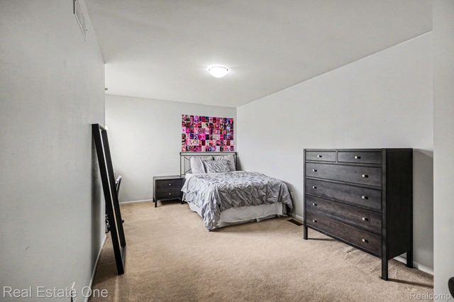 737 Woodfield Way, Rochester Hills, MI 48307