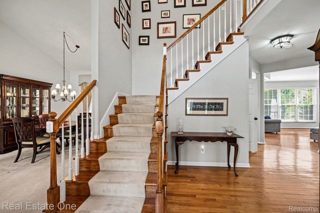 737 Woodfield Way, Rochester Hills, MI 48307