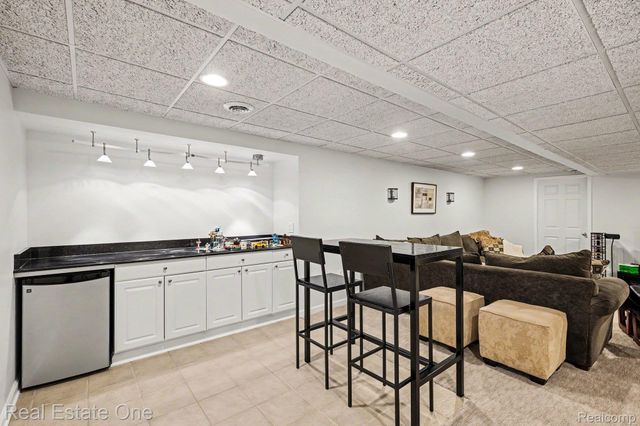 737 Woodfield Way, Rochester Hills, MI 48307