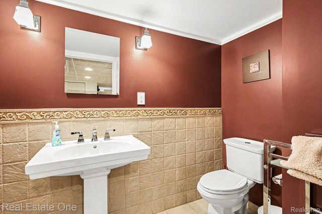 737 Woodfield Way, Rochester Hills, MI 48307