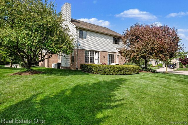 737 Woodfield Way, Rochester Hills, MI 48307