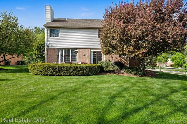 737 Woodfield Way, Rochester Hills, MI 48307