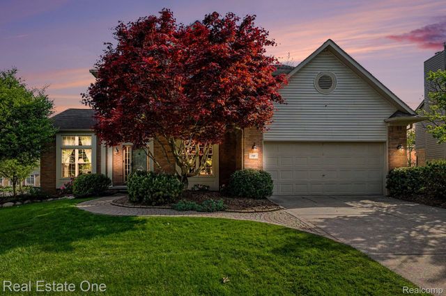 737 Woodfield Way, Rochester Hills, MI 48307