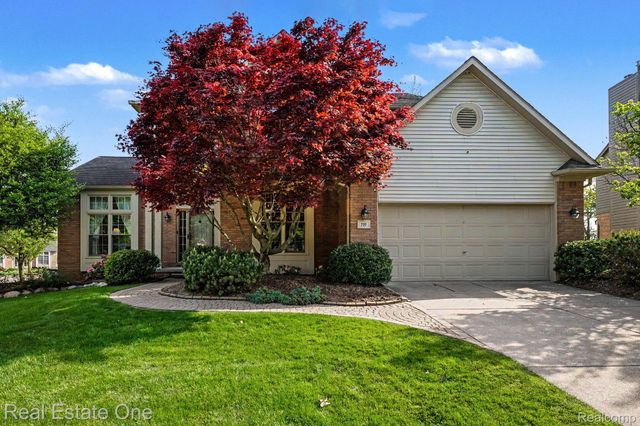737 Woodfield Way, Rochester Hills, MI 48307