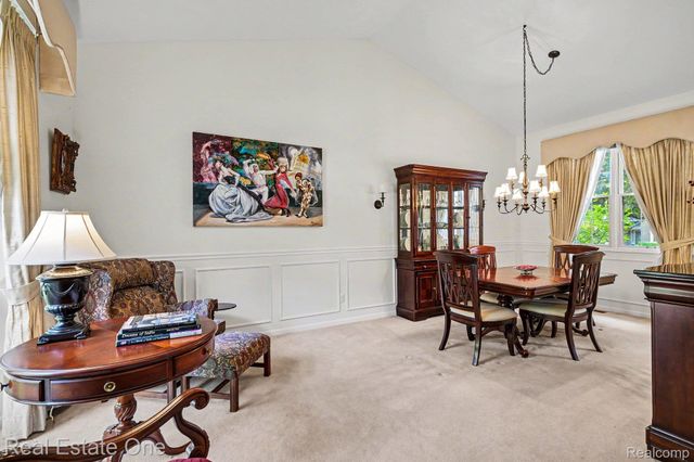 737 Woodfield Way, Rochester Hills, MI 48307