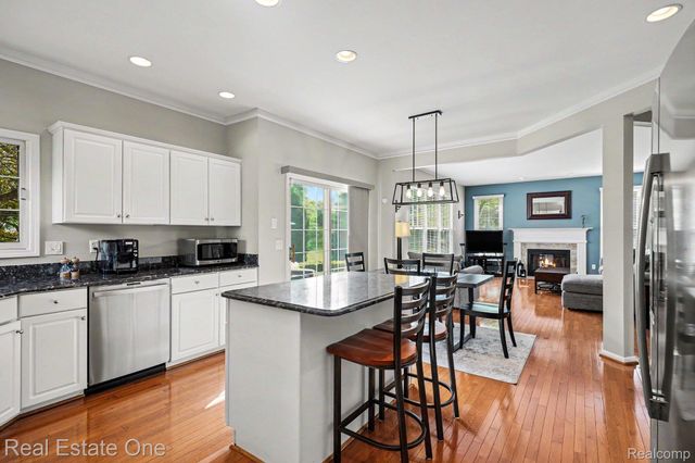 737 Woodfield Way, Rochester Hills, MI 48307