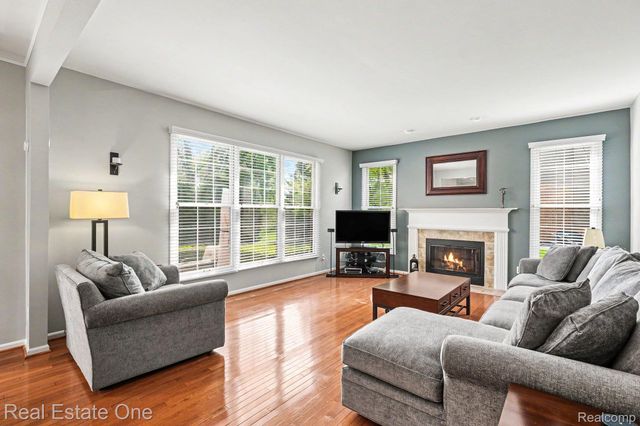 737 Woodfield Way, Rochester Hills, MI 48307