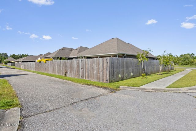474 Palm Breeze Drive, Ocean Springs, MS 39564