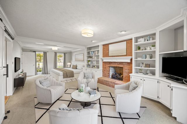 6025 Secretariat Circle, Versailles, KY 40383