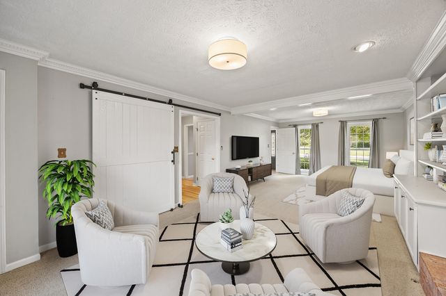 6025 Secretariat Circle, Versailles, KY 40383