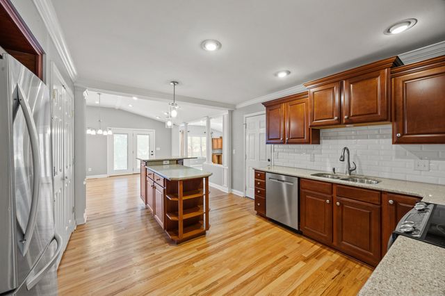 6025 Secretariat Circle, Versailles, KY 40383