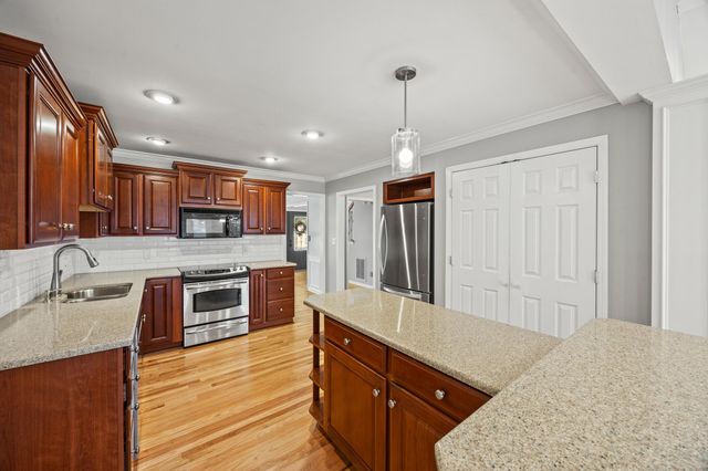 6025 Secretariat Circle, Versailles, KY 40383