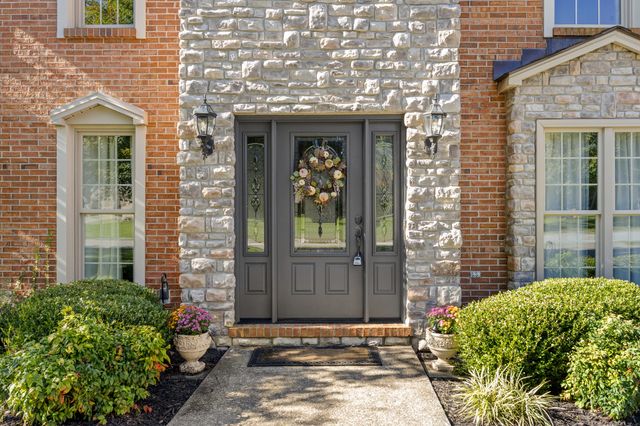 6025 Secretariat Circle, Versailles, KY 40383