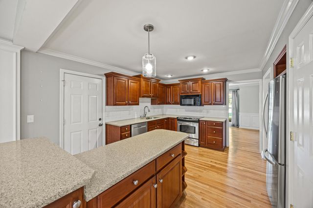 6025 Secretariat Circle, Versailles, KY 40383