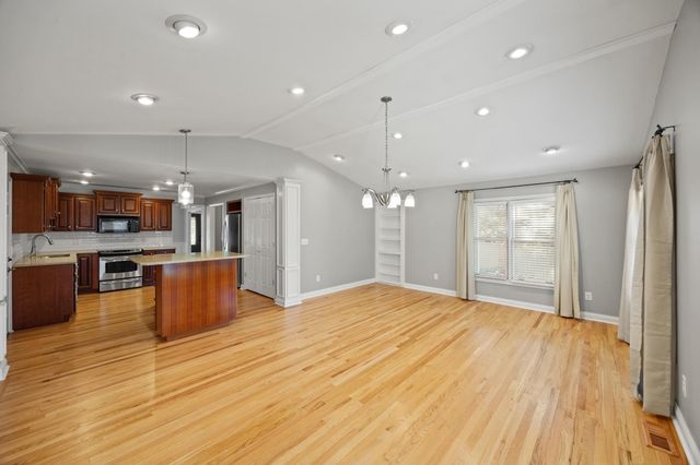 6025 Secretariat Circle, Versailles, KY 40383