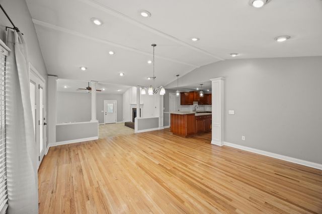 6025 Secretariat Circle, Versailles, KY 40383