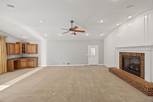 6025 Secretariat Circle, Versailles, KY 40383