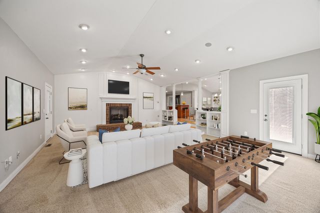 6025 Secretariat Circle, Versailles, KY 40383