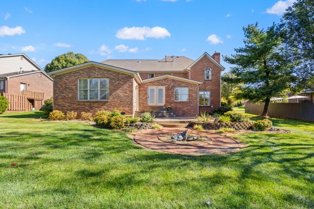 6025 Secretariat Circle, Versailles, KY 40383