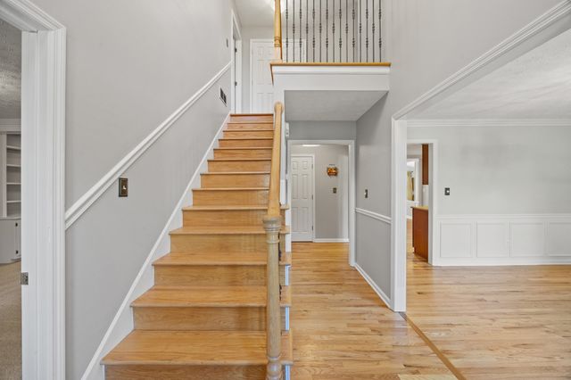 6025 Secretariat Circle, Versailles, KY 40383