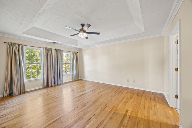 6025 Secretariat Circle, Versailles, KY 40383