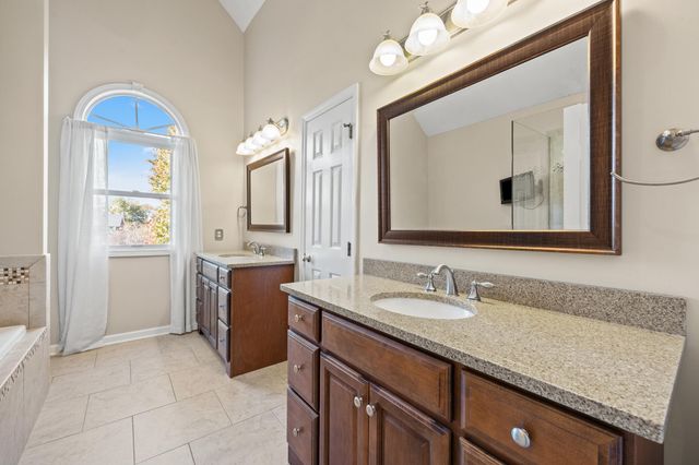 6025 Secretariat Circle, Versailles, KY 40383