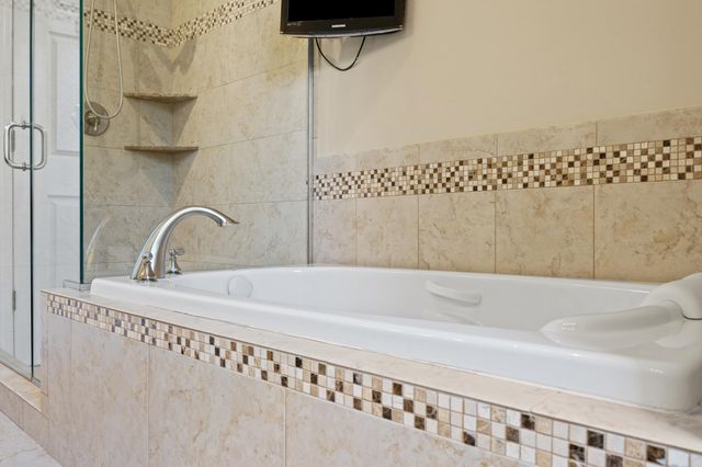 6025 Secretariat Circle, Versailles, KY 40383