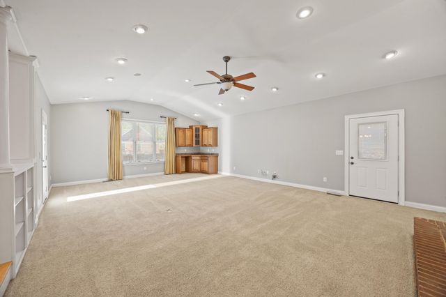 6025 Secretariat Circle, Versailles, KY 40383