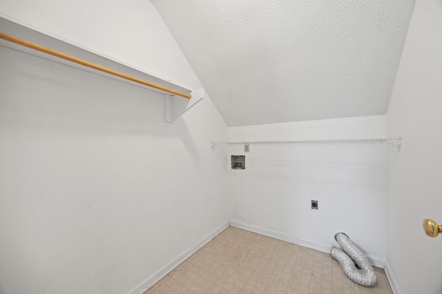 6025 Secretariat Circle, Versailles, KY 40383