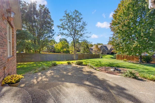 6025 Secretariat Circle, Versailles, KY 40383