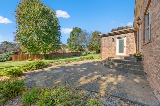 6025 Secretariat Circle, Versailles, KY 40383