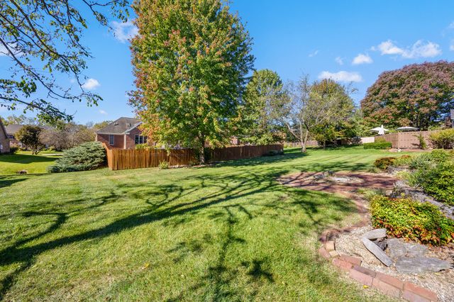 6025 Secretariat Circle, Versailles, KY 40383