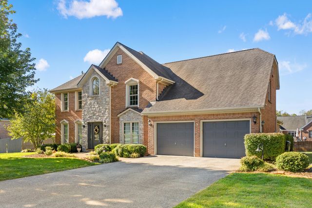 6025 Secretariat Circle, Versailles, KY 40383