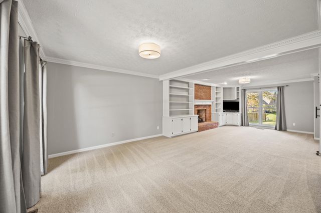 6025 Secretariat Circle, Versailles, KY 40383